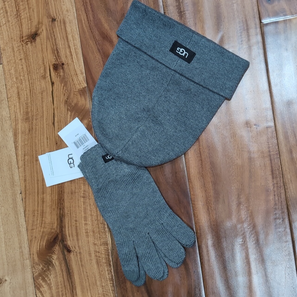 Ugg Australia 2 Piece Touch Screen Compatible Hat & Tech Gloves Set Nwt ❤️ - Picture 4 of 10